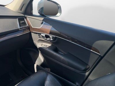 2019 Volvo XC90 Momentum