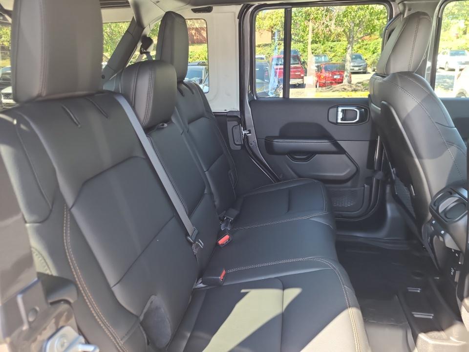 2027 Jeep Wrangler WRANGLER 4-DOOR SAHARA