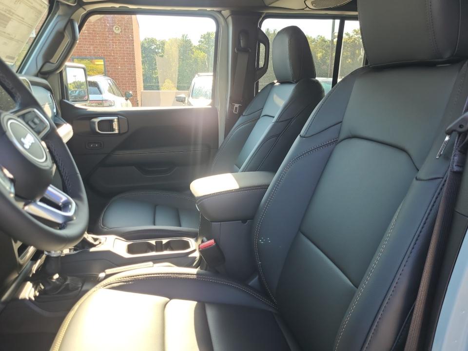 2027 Jeep Wrangler WRANGLER 4-DOOR SAHARA