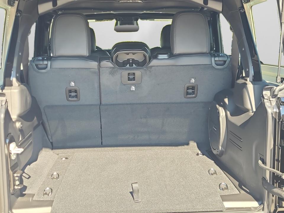 2027 Jeep Wrangler WRANGLER 4-DOOR SAHARA