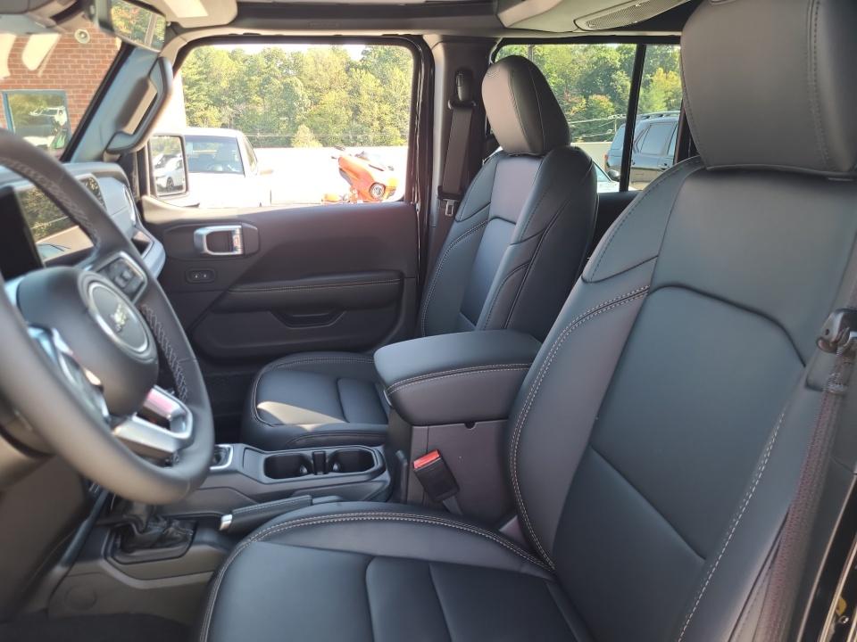 2027 Jeep Wrangler WRANGLER 4-DOOR SAHARA