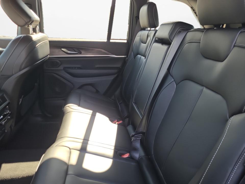 2027 Jeep Grand Cherokee GRAND CHEROKEE LIMITED 4X4