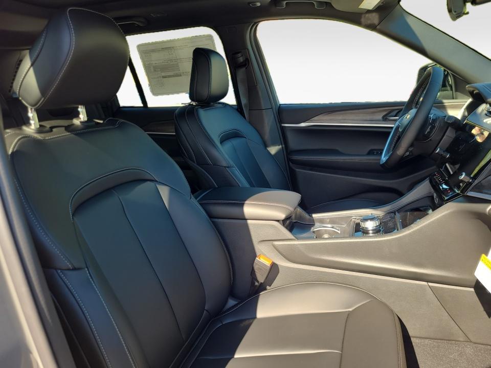 2027 Jeep Grand Cherokee GRAND CHEROKEE LIMITED 4X4