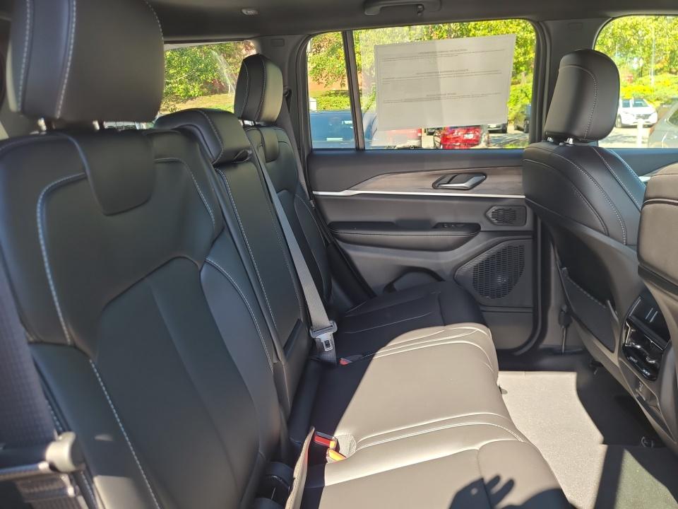 2027 Jeep Grand Cherokee GRAND CHEROKEE LIMITED 4X4