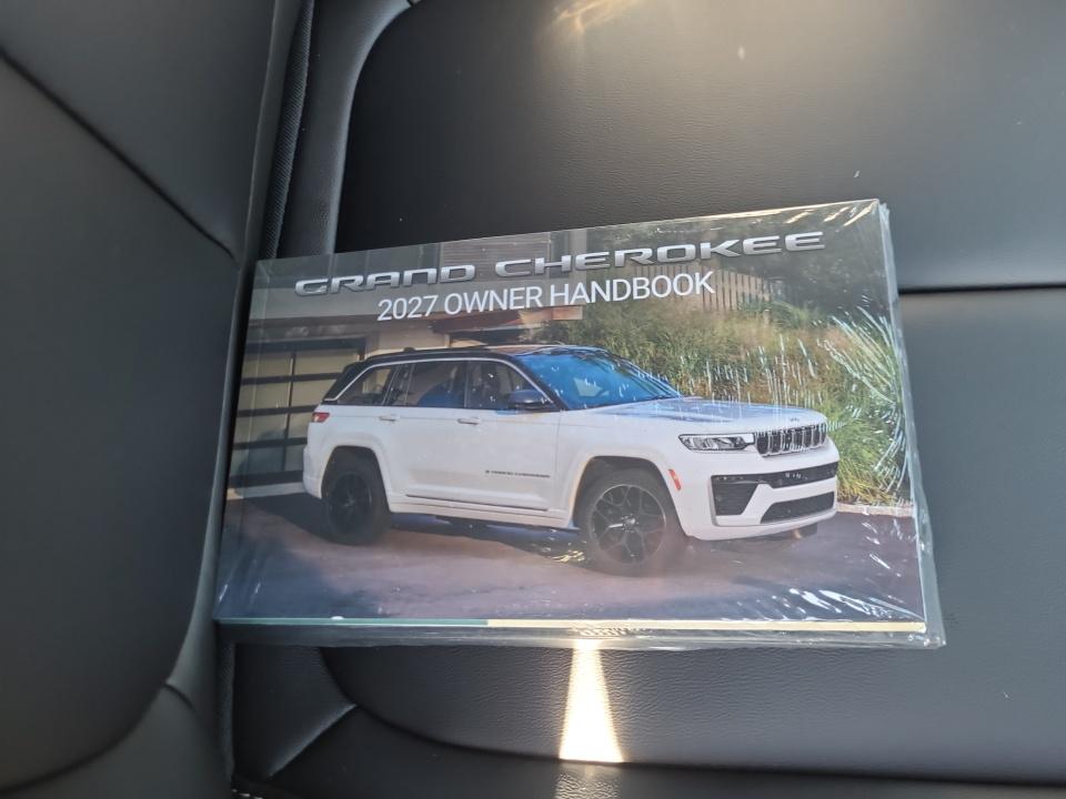 2027 Jeep Grand Cherokee GRAND CHEROKEE LIMITED 4X4