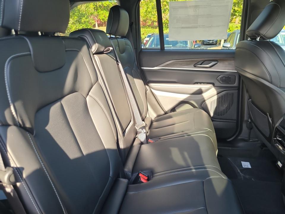 2027 Jeep Grand Cherokee GRAND CHEROKEE LIMITED 4X4