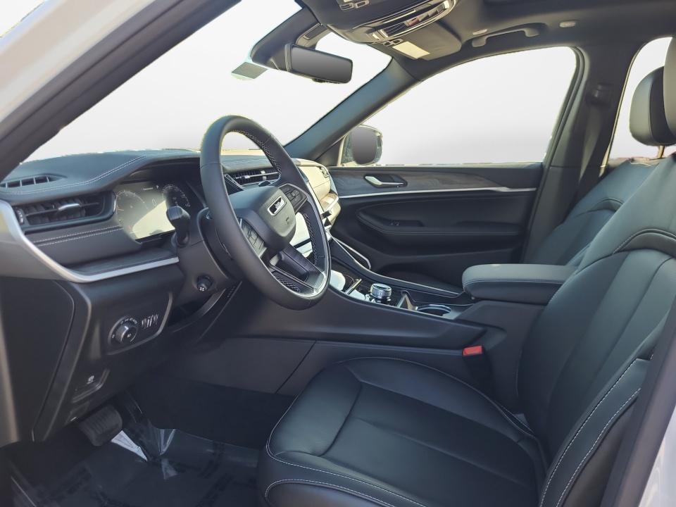 2027 Jeep Grand Cherokee GRAND CHEROKEE LIMITED RESERVE 4X4