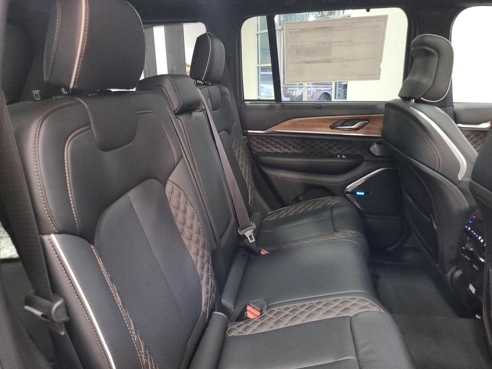 2027 Jeep Grand Cherokee GRAND CHEROKEE SUMMIT 4X4