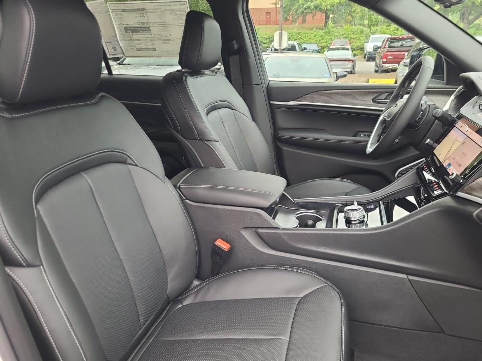 2026 Jeep Grand Cherokee GRAND CHEROKEE L LIMITED RESERVE 4X4