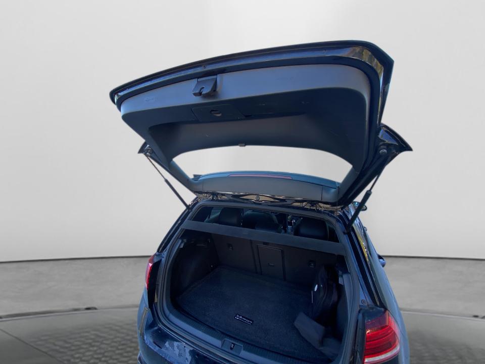 2018 Volkswagen Golf R 2.0T w/DCC & Navigation