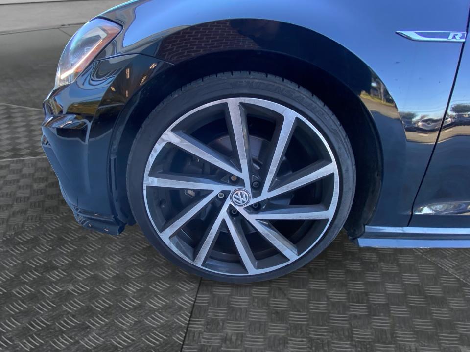 2018 Volkswagen Golf R 2.0T w/DCC & Navigation