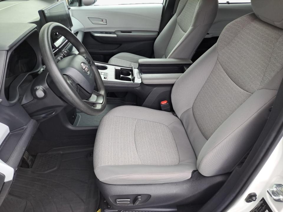2025 Toyota Sienna LE