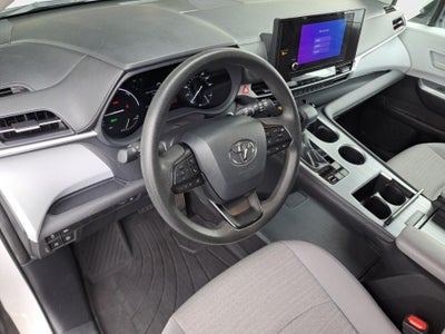 2025 Toyota Sienna LE