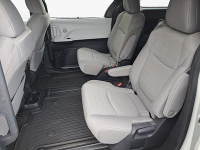 2025 Toyota Sienna LE