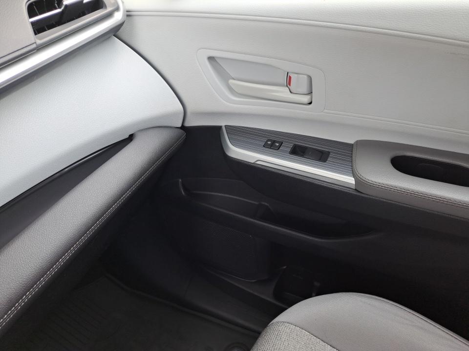 2025 Toyota Sienna LE