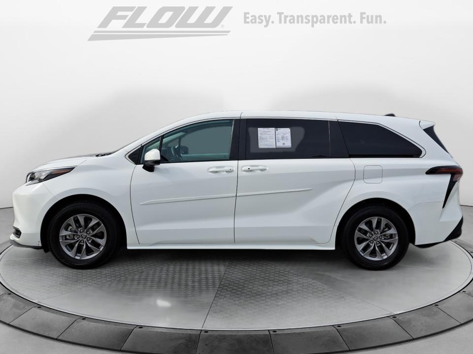 2025 Toyota Sienna LE