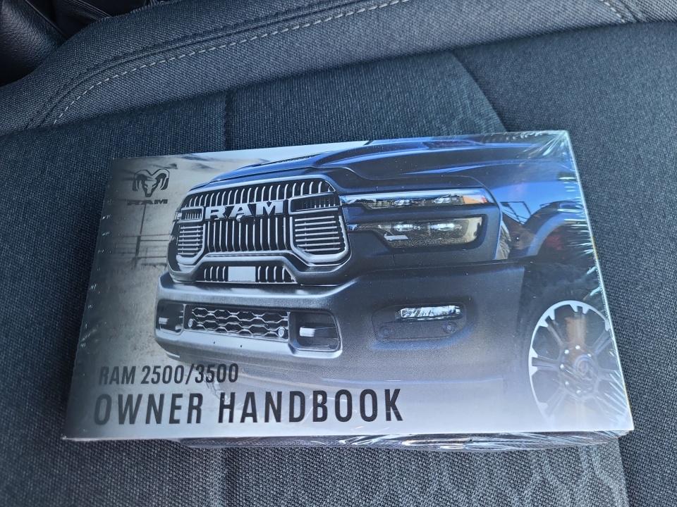 2027 RAM Ram 3500 RAM 3500 BIG HORN CREW CAB 4X4 8' BOX