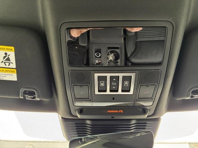 2025 Land Rover Discovery Dynamic SE