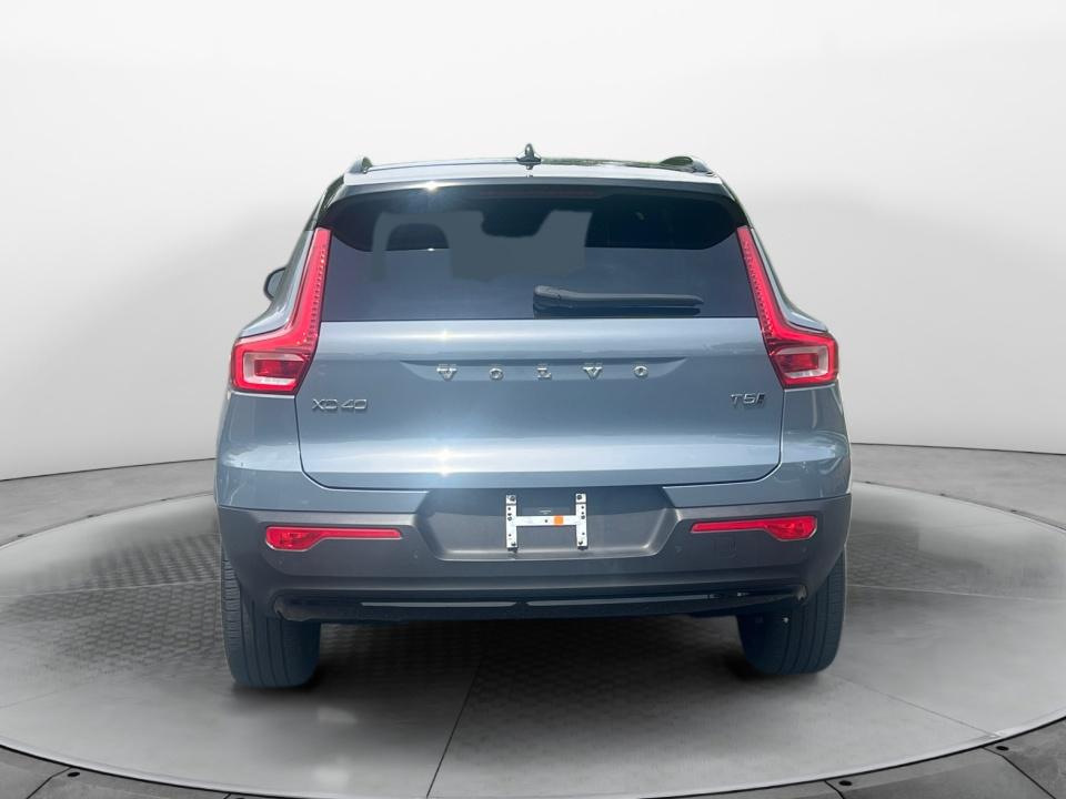 2021 Volvo XC40 R-Design